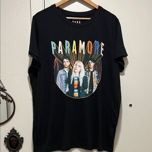Paramore Black Graphic Tee - Band Logo Short Sleeve